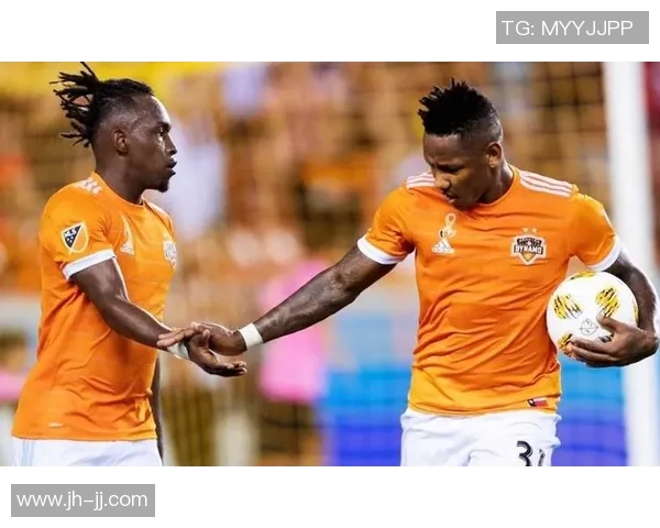 明尼苏达队与休斯顿的激烈对决揭示了季后赛的关键战局与球队实力的较量